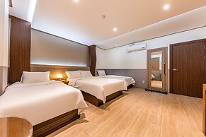 Friendly DH Naissance Hotel by Mindrum Group