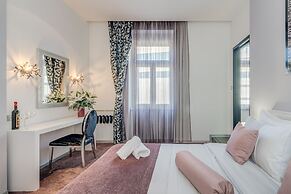 Starlight Luxury Rooms