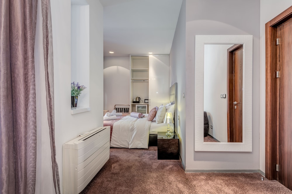 Starlight Luxury Rooms