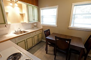 Alpine Inn & Suites