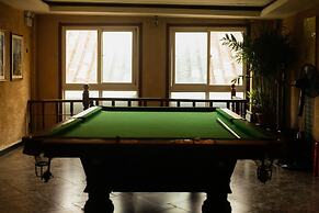 Leo Hostel