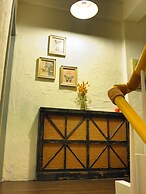 Antique's home
