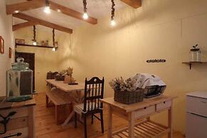 Antique's home