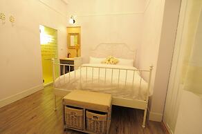 Antique's home