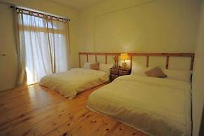 Antique's home