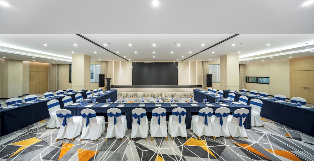 Holiday Inn Express Chengdu Tianfu Square by IHG