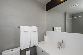 Velvet Stays – CN Tower and Convention Center