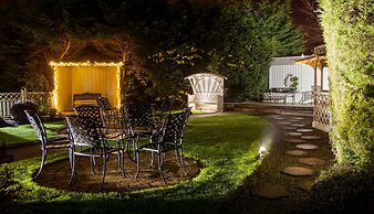 The Lodge Hotel