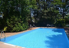 Stratford Suburban Motel