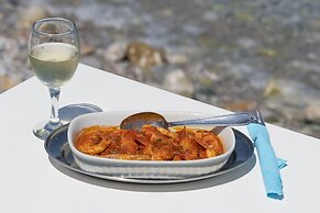 Paraskevas Beach Hotel