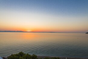 Paraskevas Beach Hotel