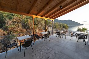 Paraskevas Beach Hotel