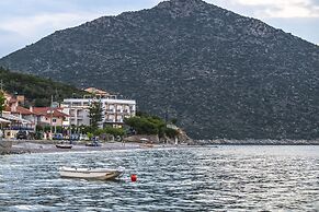 Paraskevas Beach Hotel
