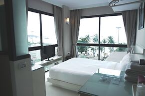 Serenotel Pattaya Beach Front