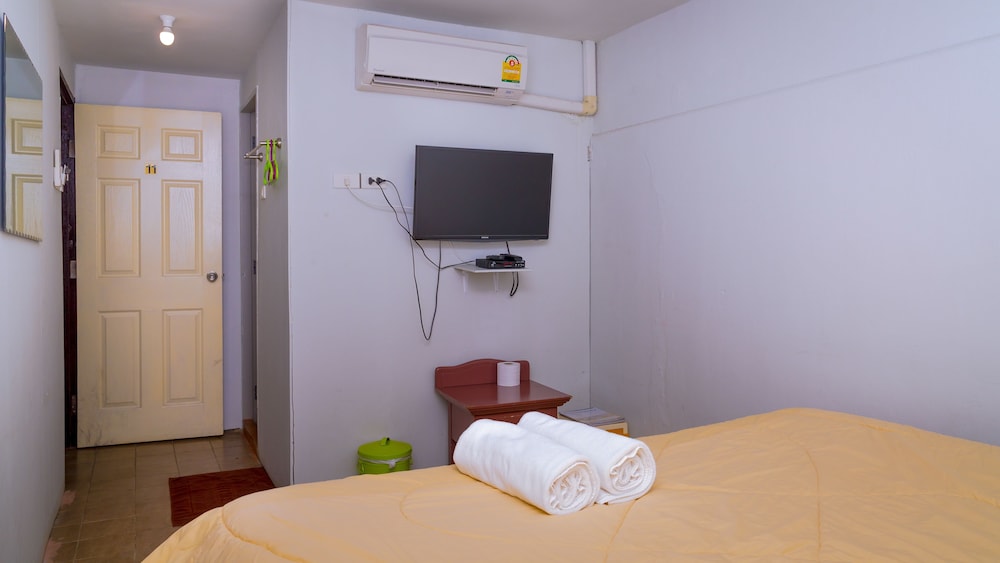 Gotum Hostel 2 at Thalang Road
