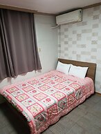 Nabijam Motel