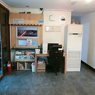 Nabijam Motel