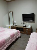 Nabijam Motel