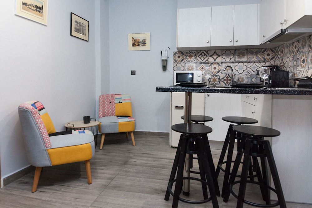 Metaxourgio 2 Bd Gem for Urban Explorers