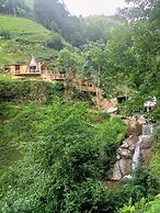Asva Villa şelale evleri