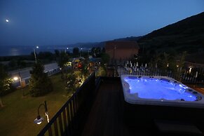 Toka Hotel Restaurant