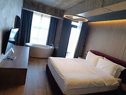 Toka Hotel Restaurant