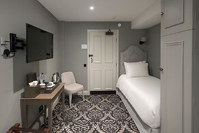 No. 30 Knightsbridge