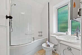 Ruby Cottage - Beachside Cottage With Views