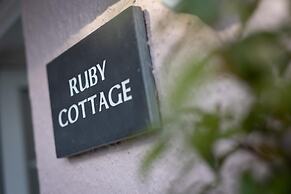Ruby Cottage - Beachside Cottage With Views
