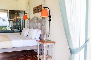 Naomi Beach Resort