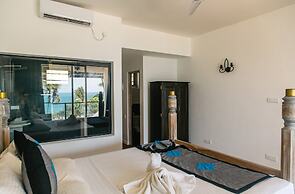 Naomi Beach Resort