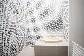 OYO Life 93045 Kost Putra Bu Ketut