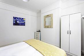 Cozy 2 Bed Apartment in Chiswick