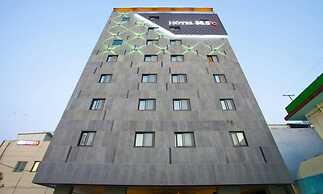 HOTEL 385