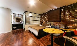 HOTEL 385