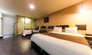 HOTEL 385