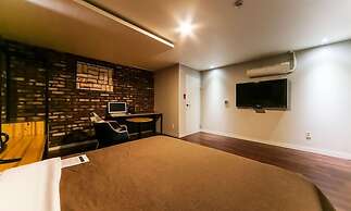 HOTEL 385