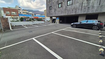 HOTEL 385