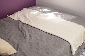 Cozy Charm STU Haifa CTR by Sea N' Rent