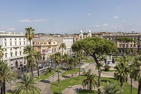 Alla Corte by Hili
