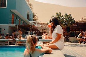 Viajero Huacachina Hostel