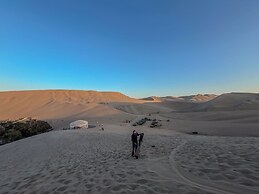 Viajero Huacachina Hostel