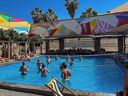 Viajero Huacachina Hostel
