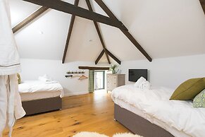 Carines Barns - Wesley Barn
