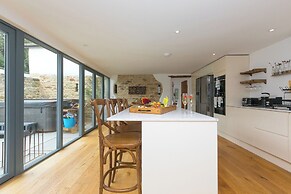 Carines Barns - Wesley Barn