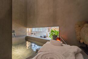 Design Loft With Private Parking