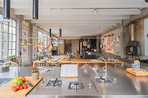 Design Loft With Private Parking