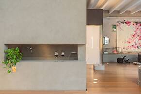 Design Loft With Private Parking