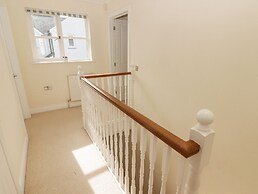 3 Strawberry Close
