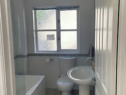 3 Strawberry Close